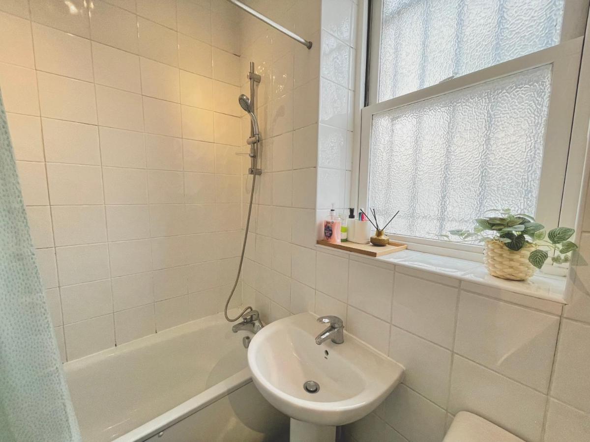 Archway Station Big Bedroom Flat London Bagian luar foto